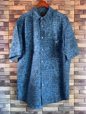 Vintage LT Eddie Bauer Blue Short-Sleeve Button-Down with Dark Geometric Print